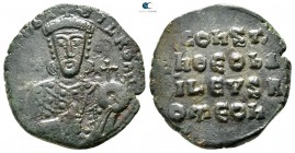 Constantine VII Porphyrogenitus AD 913-959. Constantinople. Follis Æ