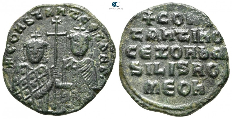 Constantine VII Porphyrogenitus, with Zoe AD 913-959. Constantinople
Follis Æ
...