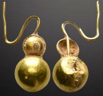 Ancient Roman Gold Earring, Au circa 1st - 3rd AD. Reference: Condition: Very Fine

Weight: 4.39 gr. Diameter: 29.3 mm