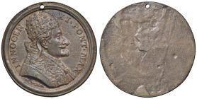 Innocenzo XI (1676-1689) Medaglia uniface - AE (g 35,41 - Ø 49 mm) Forata.