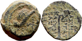 Uncertain Ruler (Seleukid Kings: III-I BC). AE bronze. Obv.: Bust of Apollo right. Rev.: Unredable