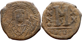 Maurice Tiberius (582-602) Follis. Antioch. Obverse: Crowned bust facing, wearing consular robes, holding mappa and eagle-tipped scepter , Reverse: La...