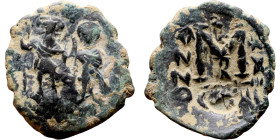 Heraclius, Martina and Heraclius Constantine (610-641) Follis Obverse: From left, Martina, Heraclius, heraclius Constantine Reverse: Large M, ANNO,
