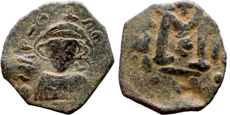 Constans II (641-668) Follis. Obverse: Imperial figure holding cross and globus ...