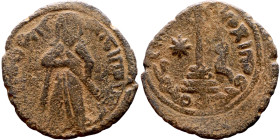 al-Malik ibn Marwan (687-705) Follis. Obverse: Imperial figure. Reverse: Modified cross potent set on steps