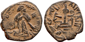 al-Malik ibn Marwan (687-705) Follis. Obverse: Imperial figure. Reverse: Modified cross potent set on steps