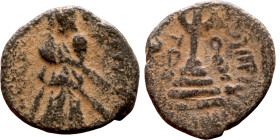 al-Malik ibn Marwan (687-705) Follis. Obverse: Imperial figure. Reverse: Modified cross potent set on steps