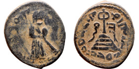 al-Malik ibn Marwan (687-705) Follis. Obverse: Imperial figure. Reverse: Modified cross potent set on steps