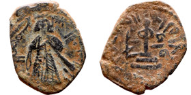 al-Malik ibn Marwan (687-705) Follis. Obverse: Imperial figure. Reverse: Modified cross potent set on steps