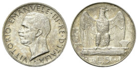 REGNO D’ITALIA
Vittorio Emanuele III, 1900-1943.
5 Lire 1930 Roma, Aquilino.
Ag
Dr. Testa del sovrano rivolta a s. 
Rv. Fascio littorio su cui po...