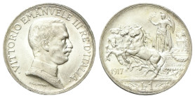 REGNO D’ITALIA
Vittorio Emanuele III, 1900-1943.
Lira 1917 Roma, Quadriga briosa.
Ag
Dr. Semibusto del sovrano in uniforme con il collare, a testa...