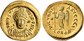Justin I, 518-527. Solidus (Gold, 20 mm, 4.49 g, 7 h), Constantinopolis, 518-519. D N IVSTINVS P P AVG Pearl-diademed, helmeted and cuirassed bust of ...