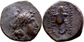 Tryphon (Seleukid King: 142-138 BC). AE bronze. Obv.: diademed bust of Tryphonos right. Rev.:ΒΑΣΙΛΕΩΣ ΤΡΥΦΩΝΟΣ (AY)ΤΟΚΡΑΤΟΡΟΣ, macedonian helmet decor...