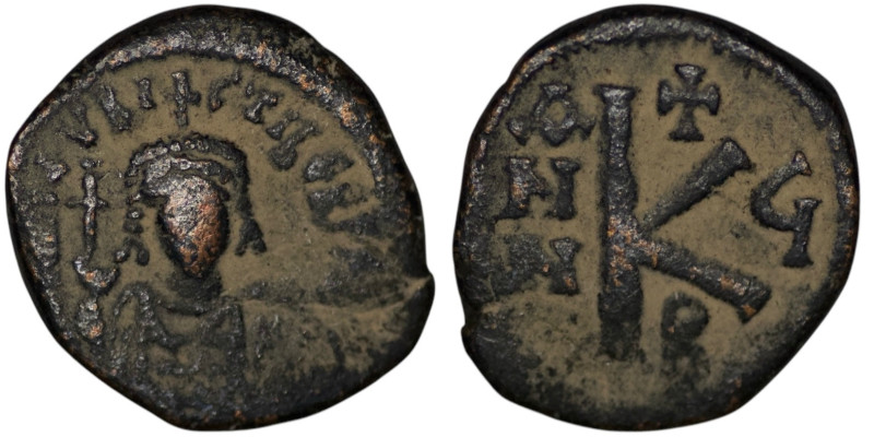 Byzantine. Tiberius (582-602). Æ 1/2 Follis (20 Nummi) (5.19g/ 20mm). Constantin...