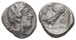 Attica, Athens. AR Drachm, 4.17 g. – 14.83 mm. Circa 454-404 BC.
Obv.: Helmeted head of Athena right.
Rev.: AΘE, Owl standing right, head facing; oliv...