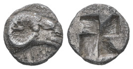 Troas, Kebren. AR Diobol, 0.82 g. - 10.16 mm. 5th century BC.
Obv.: KEBREN, Head of ram right.
Rev.: Quadripartite incuse square.
Ref.: SNG Arikantürk...