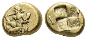 Mysia, Kyzikos. EL Hekte, 2.67 g 11.61 mm. 450-400 BC.
Obv: Herakles, naked, kneeling to left, holding a club over his right shoulder and holding a h...