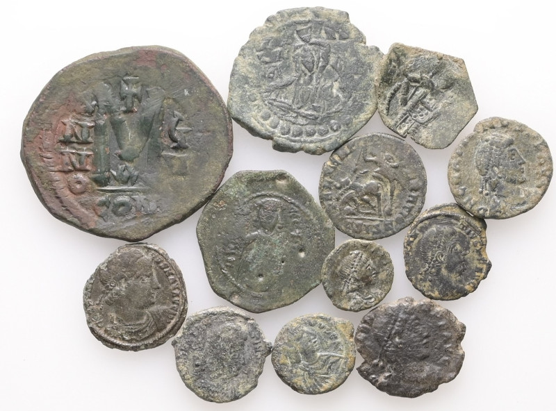 Lot of 12 unclassified See picture. LOT SOLD AS IS, NO RETURNS.(PA-06)