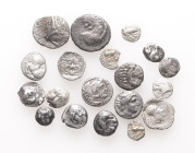 Lot of 19 unclassified See picture. LOT SOLD AS IS, NO RETURNS.(PA-18)