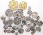 Lot of 35 unclassified See picture. LOT SOLD AS IS, NO RETURNS.(PA-19)