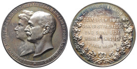 Oldenburg, Friedrich August 1900-1918, Silbermedaille o. J. (graviert 1913) von Knauer, auf das Ehejubiläum. 51 mm; 49,89 g. Hübsche Patina, kl. Kratz...