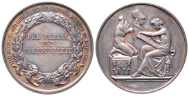 Sachsen Dresden, Stadt, Silbermedaille o. J. Prämie für Fleiß und Fortschritte, verliehen von der Akademie der Bildenden Künste in Dresden. 31 mm; 15,...