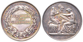 Sachsen Dresden, Stadt, Silbermedaille o. J. Prämie für Fleiß und Fortschritte, verliehen von der Akademie der Bildenden Künste in Dresden. 31 mm; 15,...
