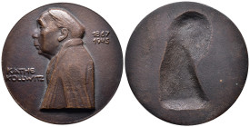Kunstmedaillen, Anonymer Medailleur, Bronzegussmedaille (einseitig) 1990 "Käthe Kollwitz 1867-1945" Mit Randpunze: L. 1990. 83 mm; 147,21 g. Gussfrisc...