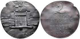 Kunstmedaillen, Güttler, Peter Götz, Weißmetall-Gussmedaille 1994 "2. Sächsischer Tierärztetag in Dresden" 93 x 91 mm; 186,21 g. Gussfrisch