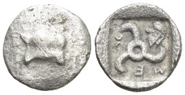 Lycia, Mithrapata ca 390-370 BC. AR Obol (10mm, 0,6 g). Astragalos / Triskeles, Corinthian helmet facing right; within incuse square.