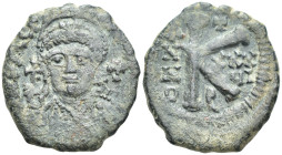 Justinian I (527-565) AE Half Follis (25mm, 8.8 g) Theoupolis Antioch, RY 32 (558/9). Obv: Helmeted and cuirassed bust facing, holding globus cruciger...