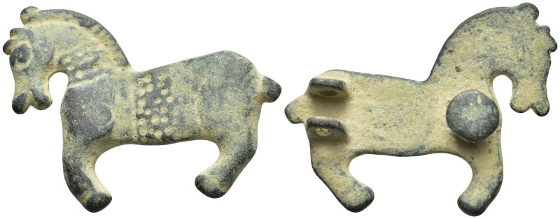 A horse shaped belt buckle (9.9 Gr. 39mm.)