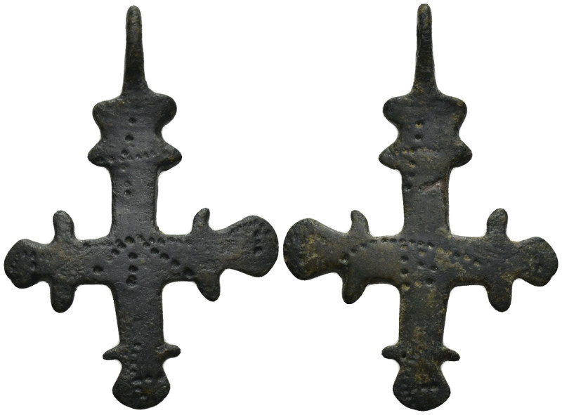 Bronze cross pendant. (3.3 Gr. 36mm.)