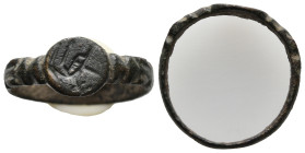 Ancient bronze ring seal
(1,9g 20,7mm diameter)