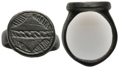 Ancient bronze ring seal
(8,9g 23mm diameter)