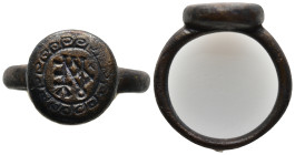 Ancient bronze ring seal
(11,9g 28,6mm diameter)