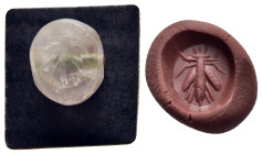 GREEK. Hellenistic period. An engraved chalcedony seal stone, depicting a bee (ca. 4th-1st century BC).

Condition: As made.

Weight: 1,20g.
Diam...