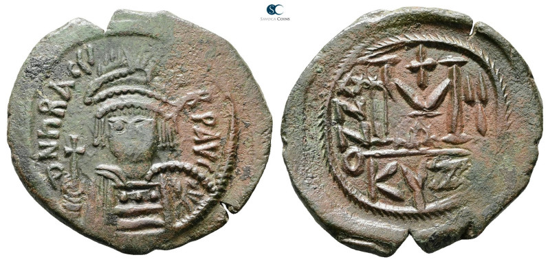 Heraclius AD 610-641. Cyzicus
Follis or 40 Nummi Æ

34 mm, 11,55 g



Ver...