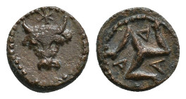 PISIDIA. Adada. Ae (1st century BC).
Obv: Facing garlanded boukranion; star above.
Rev: A - Δ - A.
Triskeles. 2,00 g - 13,10 mm Very Fine.