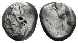 ACHAEMENID EMPIRE. Time of Darios I to Xerxes I (Circa 505-480 BC). Siglos. Sardes.
Obv: Persian king or hero, in kneeling-running stance right.
Rev: ...
