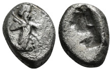 ACHAEMENID EMPIRE. Time of Darios I to Xerxes I (Circa 505-480 BC). Siglos. Sardes.
Obv: Persian king or hero, in kneeling-running stance right.
Rev: ...