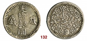 CINA Sinkiang:
3 Miscals AH 1312 (1894), Kashgar. L&M 692 Kr. Y18 Ag g 10,08
3 Miscals AH 1320 (1902), Kashgar. L&M 718 Kr. Y18a Ag g 10,43
3 Miscals ...
