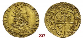 Milano Filippo IV di Spagna, 1621-1665. Doppia, AV 6,61 g. PHILIPP IIII REX HISPA Busto radiato, drappeggiato e corazzato, a d. con colletto alla spag...