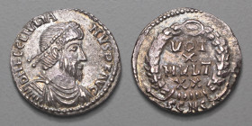 JULIEN II 360-363
Silique AR.2,07g. Arles 361-363
A/ DNF CC JULIANVS PF AVG Son buste lauré et drapé à droite.
R/ VOT/X/MVULT/XX Dans une couronne. De...