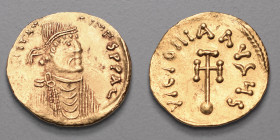 Constantin IV Pogonatus, 668-685. Semissis AV 2,20g. Constantinople. A (…) CONSTAN]TINЧS P P V Buste diadémé, drapé et cuirassé de Constantin IV à dro...