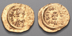 HERACLIUS
TREMISSIS AV 1,50g. Constantinople.
A/ DN hRAC(LIYS P AVG)  Buste drapé et cuirassé avec diadème à droite.
R/ VICTORI (-) Croix. dessous ...