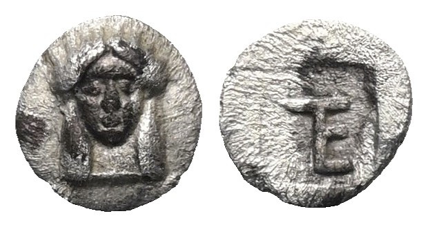 Ionien. Kolophon.

 Tetartemorion (Silber). Ca. 500 - 450 v. Chr.
Vs: Kopf de...