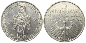 Bundesrepublik Deutschland.

 5 Deutsche Mark (Silber). 1952 D. München.
100 Jahre Germanisches National-Museum Nürnberg.

Vs: Adlerfibel.
Rs: W...