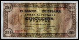 1938. Burgos. 50 pesetas. (Ed. 431b) (Pick 112a). 20 de mayo. Serie E, última emitida. Apresto original. Muy buen ejemplar. Escaso así. S/C-.