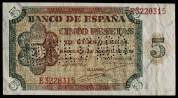 1938. Burgos. 5 pesetas. (Ed. 435N). 10 de agosto. Serie E. "INUTILIZADO" en perforación. Doblez en esquina inferior izquierda. Leve ondulación longit...